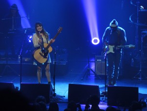 julia stone_smiling